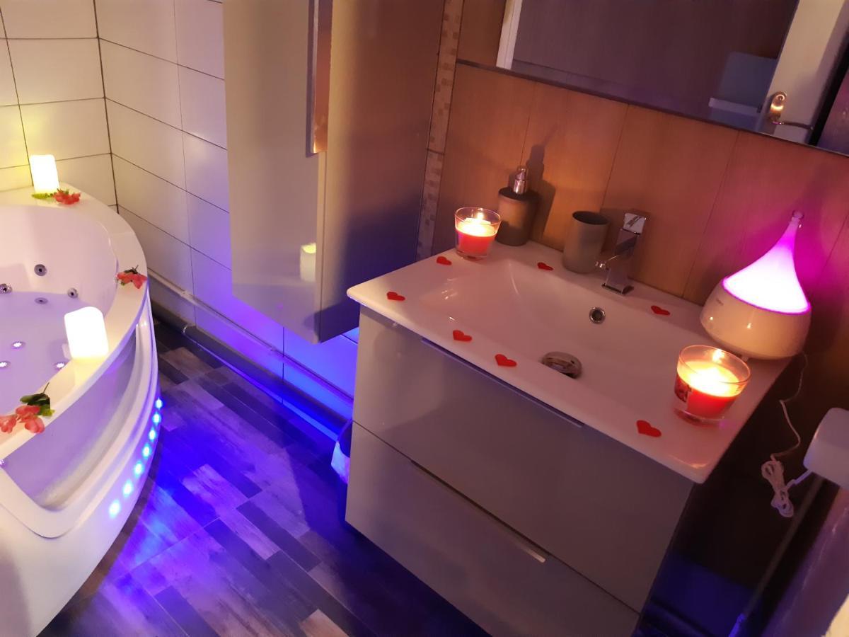 Luxe Sauna Privatif Et Grand Bain Jacuzzi A Deux A Biscarosse Plage Pour Nuit Romantique Avec Decoration Led Et Bougies ビスカロッス エクステリア 写真
