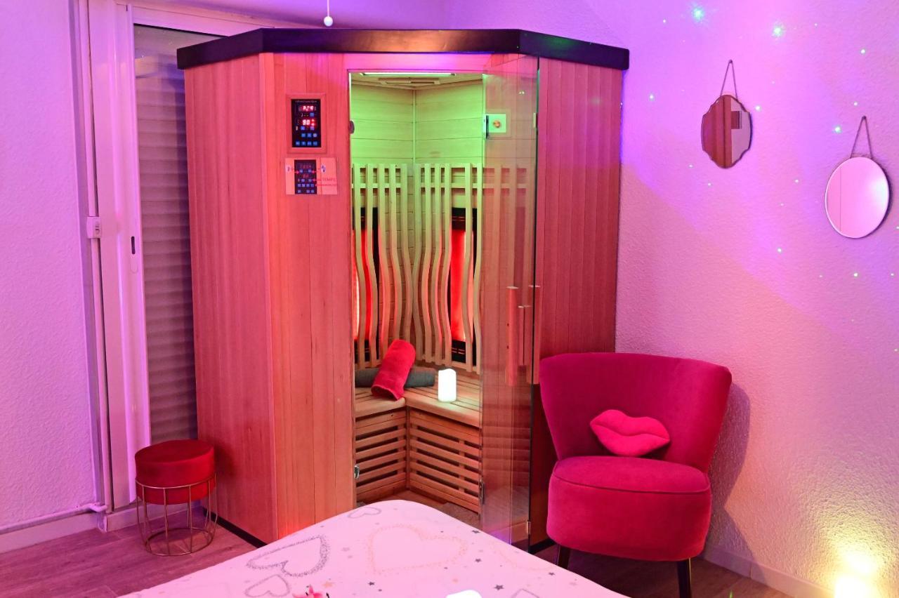 Luxe Sauna Privatif Et Grand Bain Jacuzzi A Deux A Biscarosse Plage Pour Nuit Romantique Avec Decoration Led Et Bougies ビスカロッス エクステリア 写真