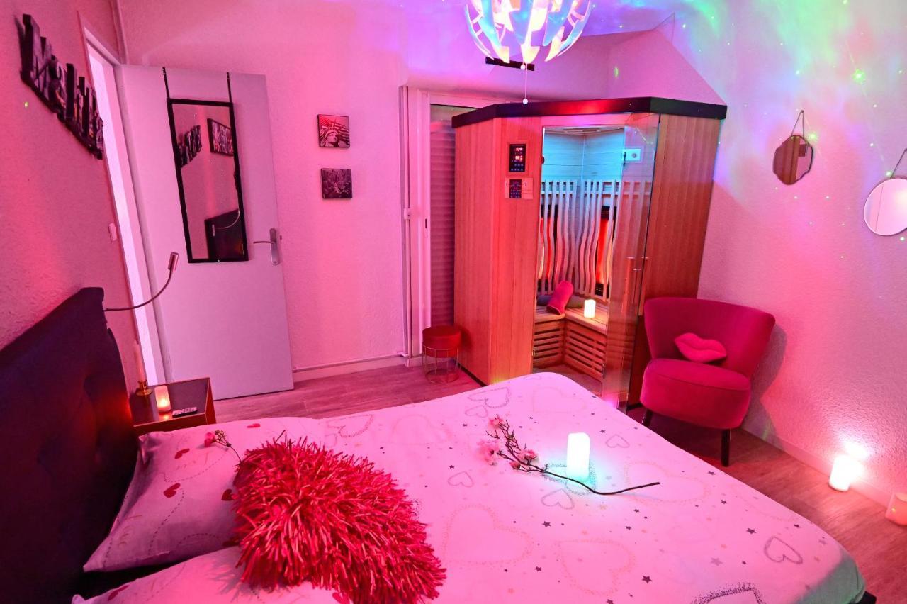 Luxe Sauna Privatif Et Grand Bain Jacuzzi A Deux A Biscarosse Plage Pour Nuit Romantique Avec Decoration Led Et Bougies ビスカロッス エクステリア 写真