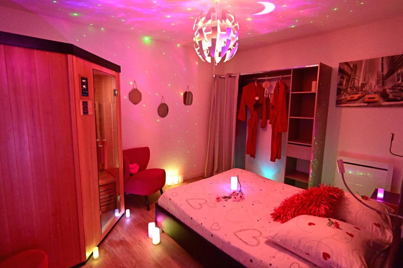 Luxe Sauna Privatif Et Grand Bain Jacuzzi A Deux A Biscarosse Plage Pour Nuit Romantique Avec Decoration Led Et Bougies ビスカロッス エクステリア 写真